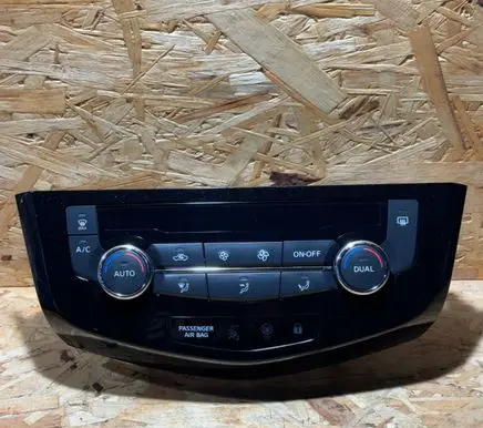 Nissan Qashqai Climate control/heater control trim