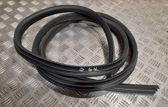Ford Escape III Rear door rubber seal (on body) EJ54S20708BB EJ54S20709BB