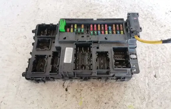 Ford Fusion II Fuse module HU5T15604