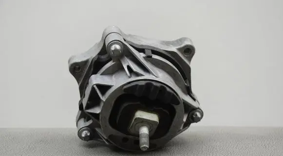 BMW 3 F30 F35 F31 Engine mount bracket 6859412