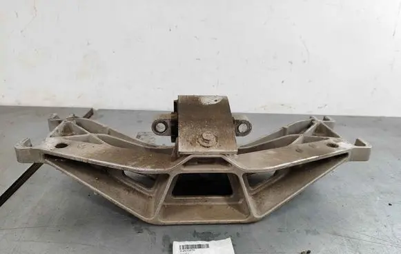 Gearbox mounting bracket