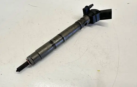 Audi A6 S6 C6 4F Fuel injector 059130277AB