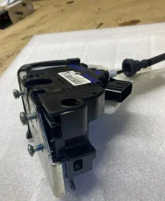 KIA Carens III Front door lock 81310A4010