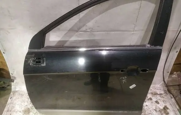 Chevrolet Captiva Front door JUODOS