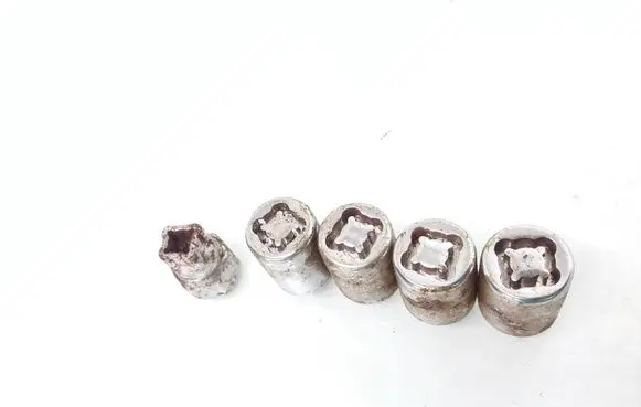 Audi A6 S6 C4 4A Anti-theft wheel nuts and lock 