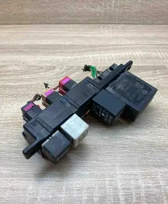 Volkswagen Golf IV Fuse box set 8L0941822 1J0906383