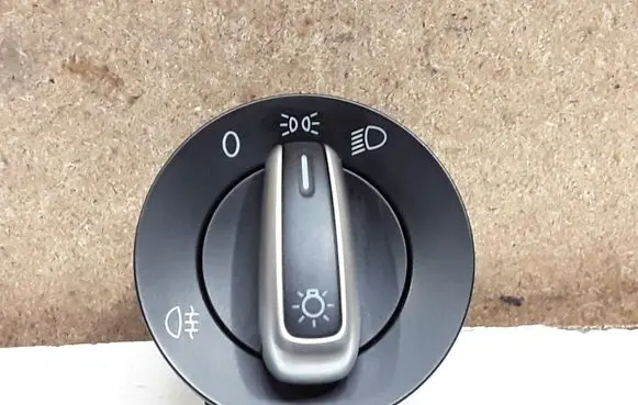 Volkswagen Golf VI Light switch 3C8941431B