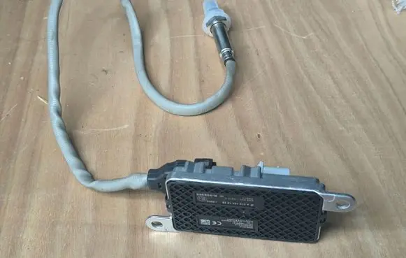 Mercedes-Benz E AMG W213 Breather hose sensor A0101531628