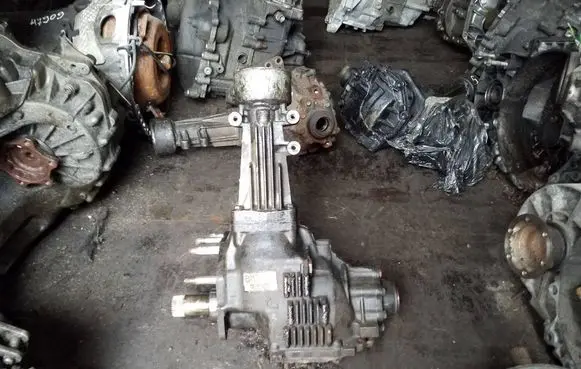 Toyota RAV 4 (XA20) Gearbox transfer box case 81W485