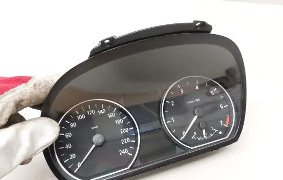 BMW 1 E81 E87 Speedometer (instrument cluster) 1024932 102493231 6974645