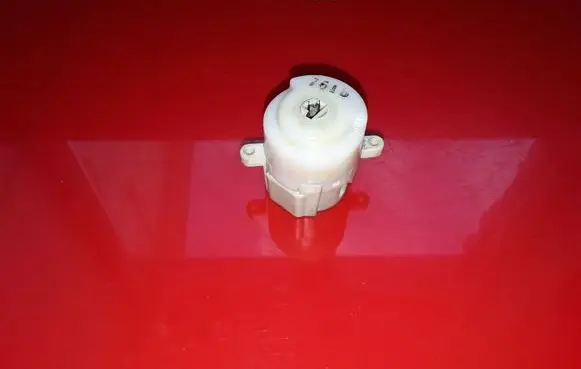 Nissan X-Trail T30 Ignition lock contact 7618