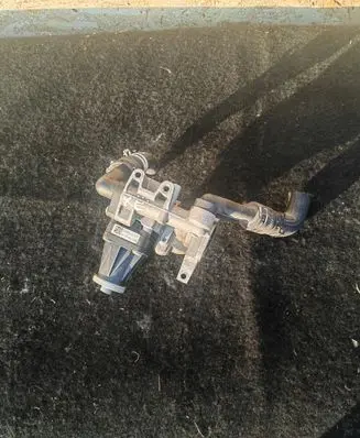 Jaguar XE EGR valve G4D39D475AA