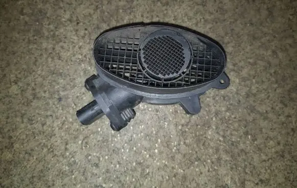 BMW 5 E39 Mass air flow meter 13627787076 0928400468
