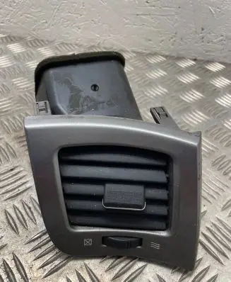 Toyota Avensis Verso Dashboard side air vent grill/cover trim