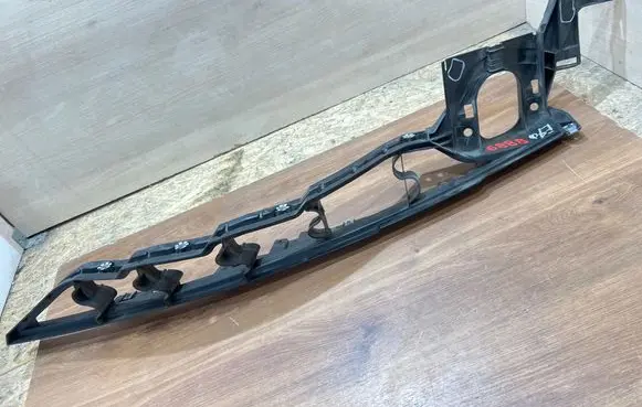 BMW X5 E70 Fender mounting bracket 7157989