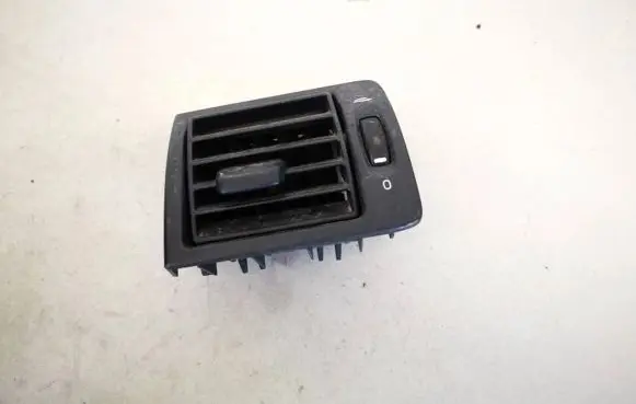 Volvo V50 Dash center air vent grill y01102