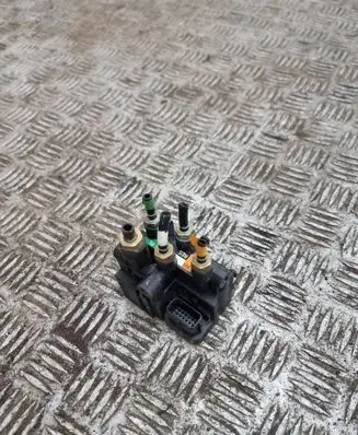 Land Rover Discovery 5 Air suspension valve block LPLA5B710AA