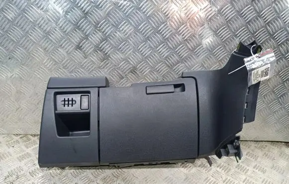Peugeot 5008 Glove box