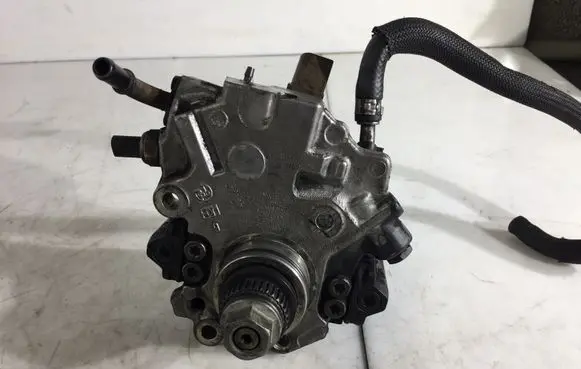Mercedes-Benz E W212 Fuel injection high pressure pump A6510700701