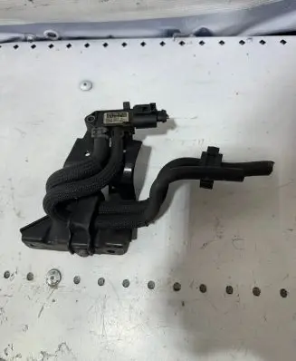 Volkswagen Golf VI Exhaust gas pressure sensor 076906051B 09484242