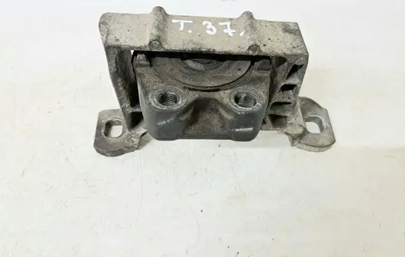 Volvo V50 Engine mount bracket