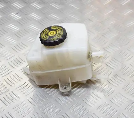 Lexus RX 450H Brake fluid reservoir 240400