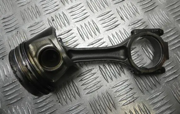 Mitsubishi Outlander Piston with connecting rod 038J BV1305
