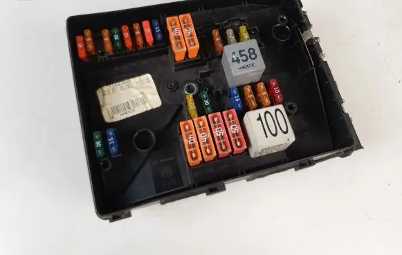 Volkswagen Jetta V Fuse module 1K0937125A
