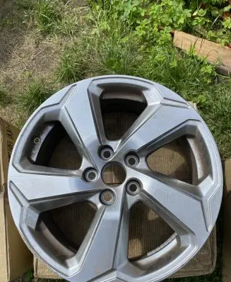 Toyota RAV 4 (XA50) R18 carbon fiber rim 