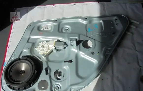 Hyundai Genesis Rear window lifting mechanism without motor 83480-3M020