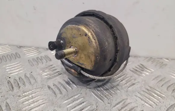 Engine mount bracket