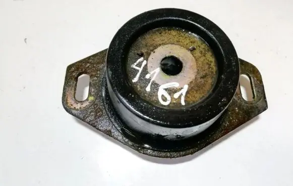 Peugeot 406 Engine mount bracket