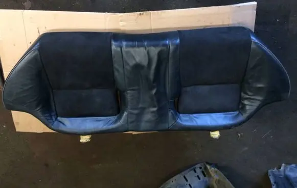 Lexus IS 200-300 Rear seat 