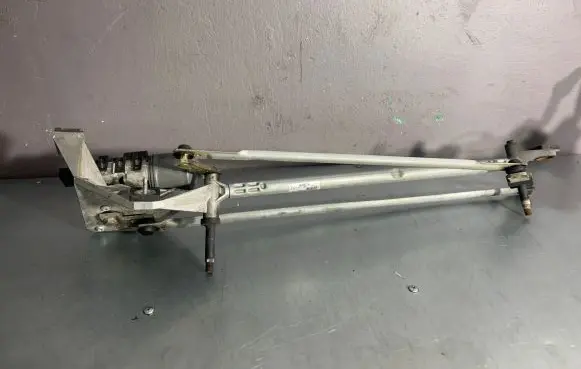 Ford Kuga I Front wiper linkage and motor 8V4117504AD 3397021368