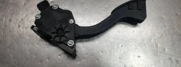 Toyota Prius+ (ZVW40) Accelerator throttle pedal 7811012050 1988008572 02T11C00018