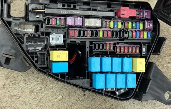 Lexus NX Fuse module 8266278270 8262078060
