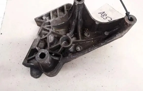 Volkswagen PASSAT B6 Engine mounting bracket 03g199207g