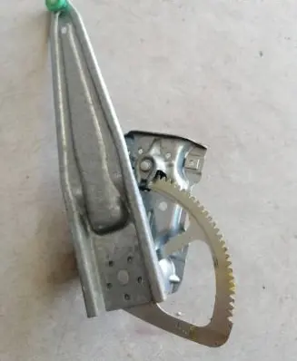 Toyota Yaris Rear door manual window regulator 7C215