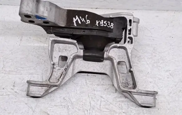 Mazda CX-30 Engine mount bracket 