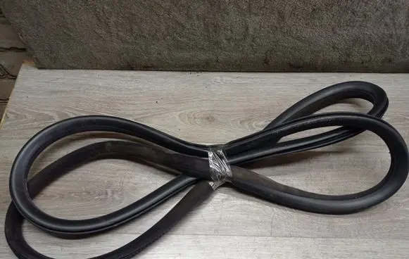 Volvo V70 Front door rubber seal