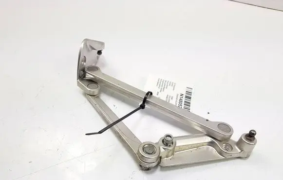 Tailgate/trunk/boot hinge
