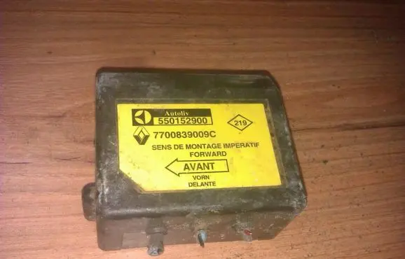 Renault 19 Airbag control unit/module 7700839009c