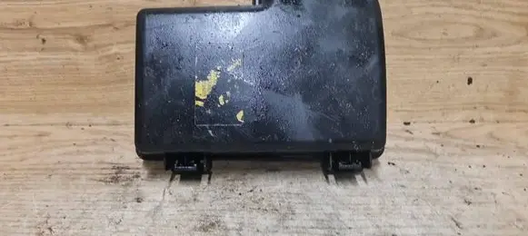 Volvo XC70 Fuse box cover 8645259