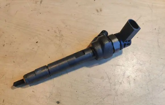 BMW 5 F10 F11 Fuel injector 0445110616 7810702 781070206