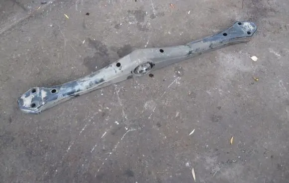 Volkswagen Touareg I Gearbox mounting bracket