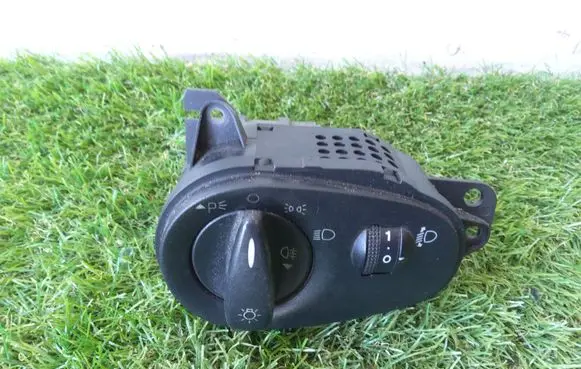 Ford Focus Light switch 498610