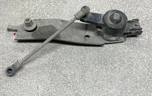 Opel Insignia B Headlight/headlamp level sensor 84400587