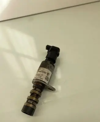 Opel Astra J Camshaft vanos timing valve 55567050 F34755502