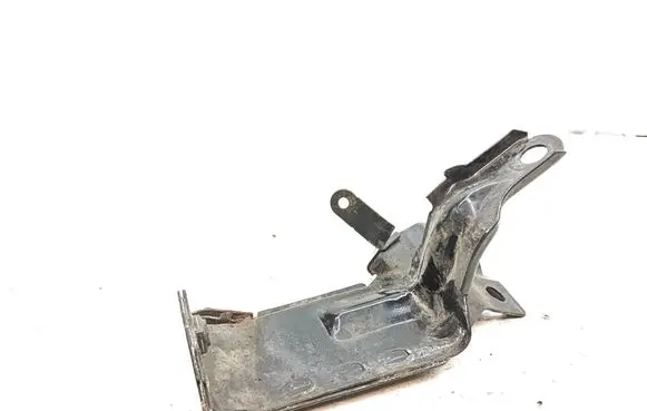 Volvo V60 Radiator mount bracket 31261932 B090C1