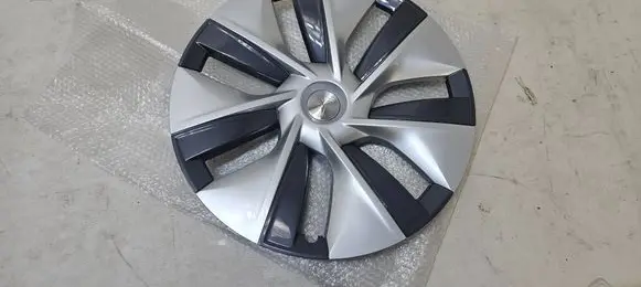 Tesla Model Y R19 wheel hub/cap/trim 1044235-00-C